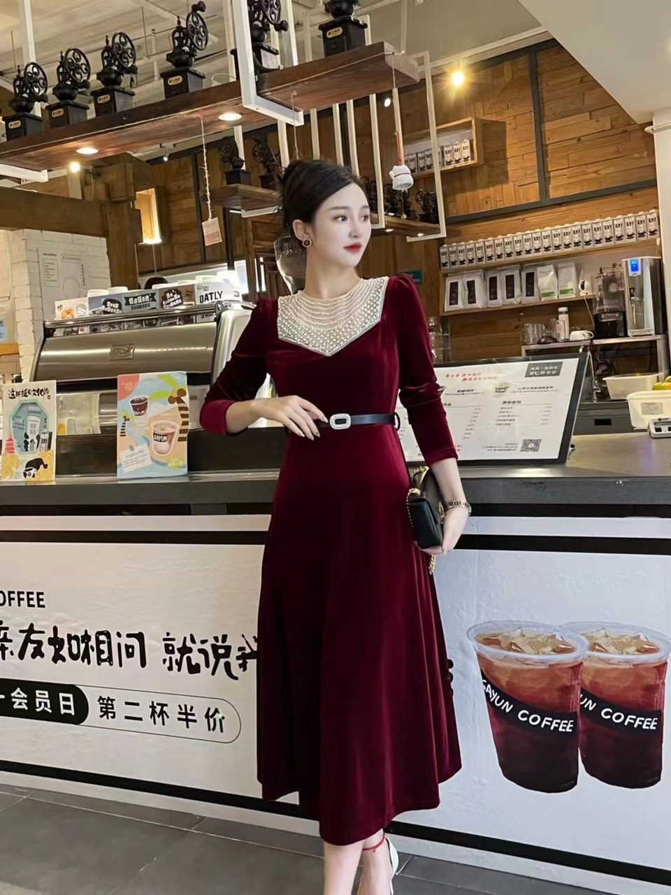 ĐẦM NHUNG CỔ HẠT KÈM NỊT D44